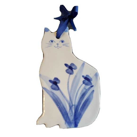Porcelain Painted Cat Signed Hanging Wall Decore Blue - Picture 1 of 9